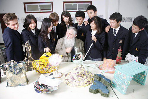 去年IPO的楓葉教育運營策略是什么？